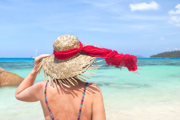 Woman Sunhat Beach Seychelles — 스톡 사진