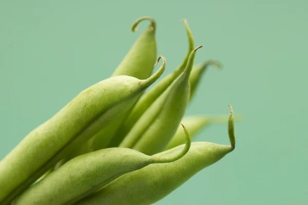 绿色背景的绿豆 — 图库照片