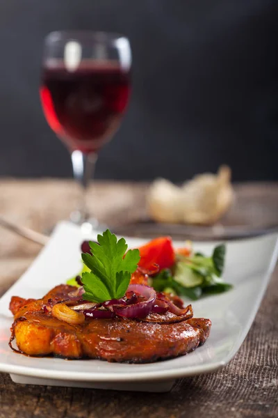 Bife Porco Grelhado Uma Chapa — Fotografia de Stock