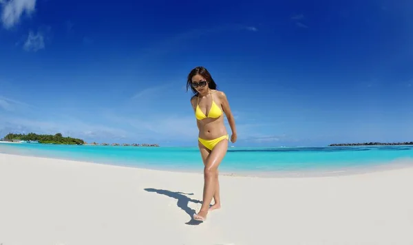 Gelukkig Jong Mooi Aziatisch Vrouw Ontspannen Zand Tropisch Strand Met — Stockfoto