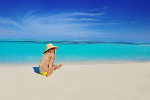 Šťastný Mladý Krásný Asijské Žena Relax Písku Tropické Pláži Křišťálově — Stock fotografie