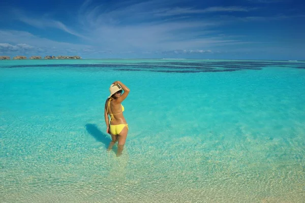 Šťastný Mladý Krásný Asijské Žena Relax Písku Tropické Pláži Křišťálově — Stock fotografie