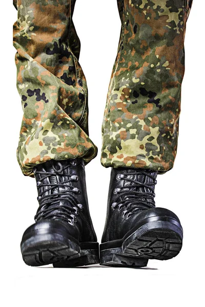 Στρατιωτικά Παπούτσια Λευκό Φόντο — Φωτογραφία Αρχείου