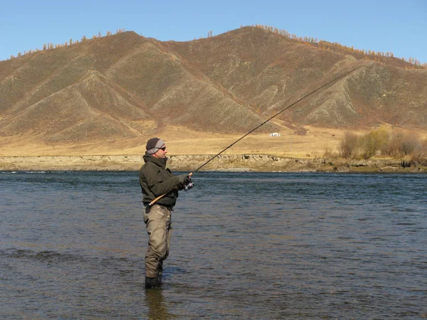 Pescador Pescando Rio — Fotografia de Stock