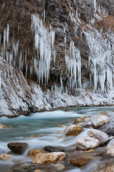 Río Parcialmente Congelado Kokra Eslovenia —  Fotos de Stock