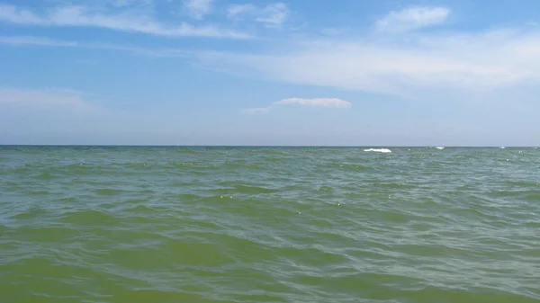 Panorama Van Open Zee Met Witte Wolken — Stockfoto