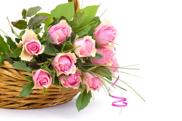 Розовые Розы Корзине — стоковое фото