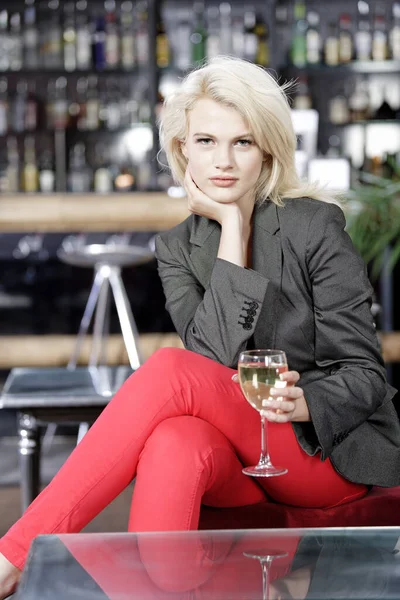 Attractive Young Woman Enjoying Glass White Wine Wine Bar — Stock Photo, Image
