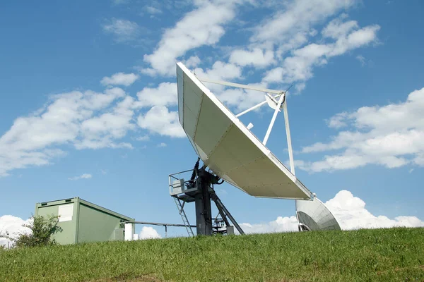 Antena Parabólica Espelho Parabólico Natureza — Fotografia de Stock