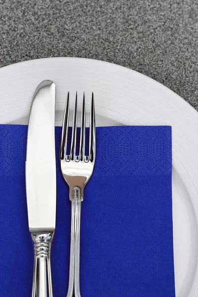 Plato Con Cubiertos Servilletas Azules — Foto de Stock