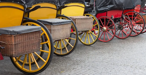 Hilera Bicicletas Antiguas Terrenos Áridos Llanos — Foto de Stock