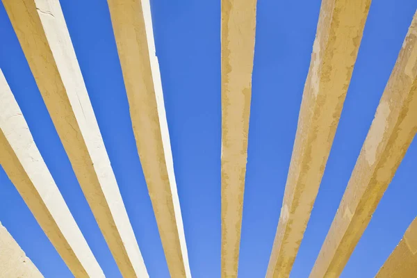 Horizontales Detail Der Architektur Auf Dem Dach Des Öffentlichen Zugangs — Stockfoto