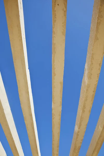 Vertikales Detail Der Architektur Auf Dem Dach Des Öffentlichen Zugangs — Stockfoto