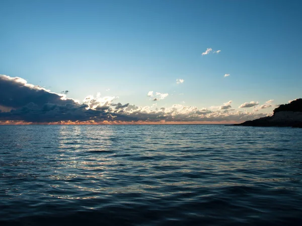 Ηλιοβασίλεμα Στη Θάλασσα Μετά Την Καταιγίδα — Φωτογραφία Αρχείου