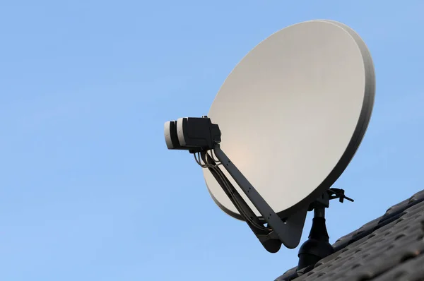 Antenna Trasmissione Satellitare Comunicazione Remota — Foto Stock