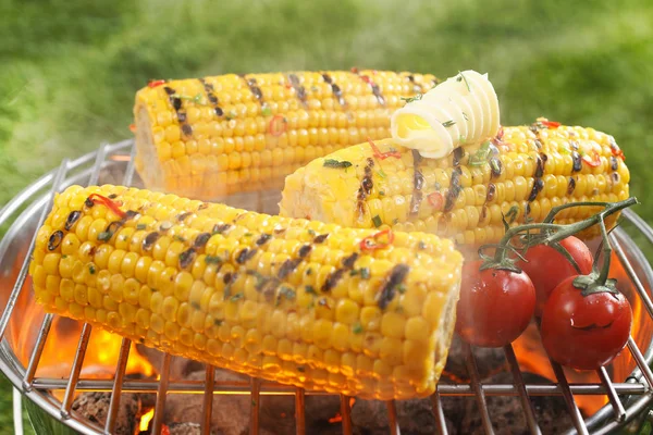 Healthy Vegetarian Barbecue Ripe Golden Corn Cob Juicy Red Cherry — Stock Photo, Image