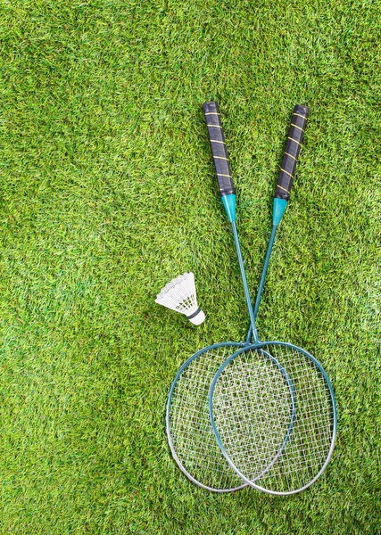 Bovenaanzicht Van Een Paar Badminton Rackets Een Shuttlecock Liggend Een — Stockfoto