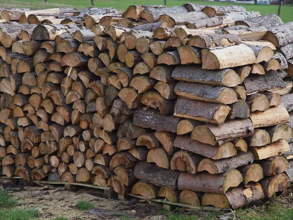 Haufen Brennholz Holzmaterial — Stockfoto