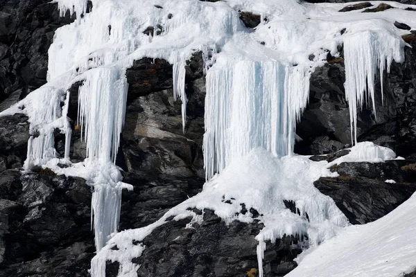 Icicli Una Superficie Rocciosa — Foto Stock