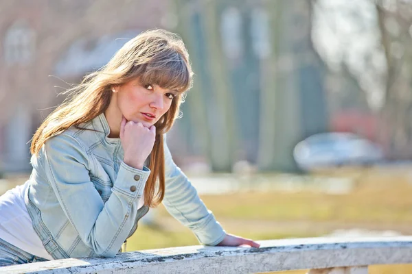 Ragazza Sul Ponte — Foto Stock