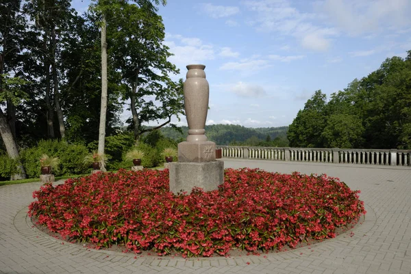 Escultura Vaso Terraço Panorâmico Novo Castelo Sigulda Latvia — Fotografia de Stock