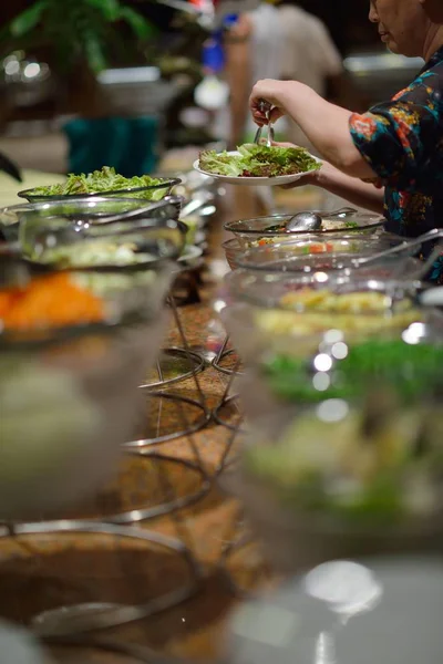 Catering Buffet Comida Interior Restaurante Luxo Com Carne Frutas Legumes — Fotografia de Stock