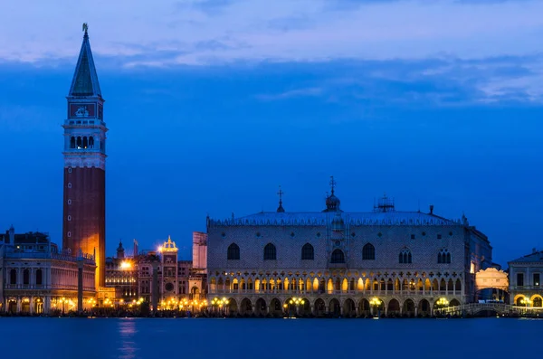 Campanile San Marco Palazzo Ducale Doge Palace Velencében Éjszakai Helyszín — Stock Fotó