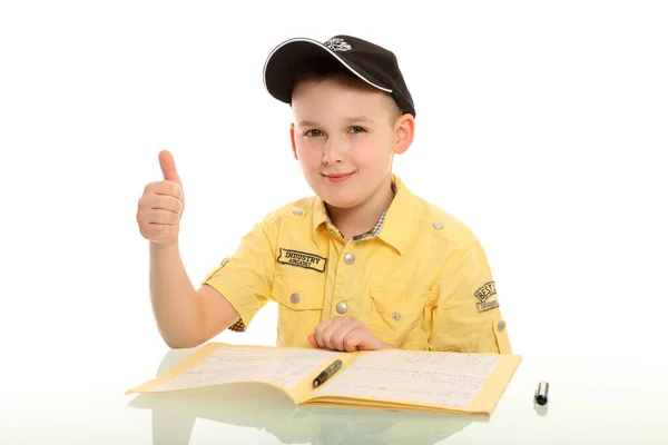 Ein Student Der Einem Tisch Sitzt Und Seinen Daumen Die — Stockfoto