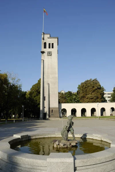 Fontän Framför Klocktornet Kaunas Lithuania — Stockfoto