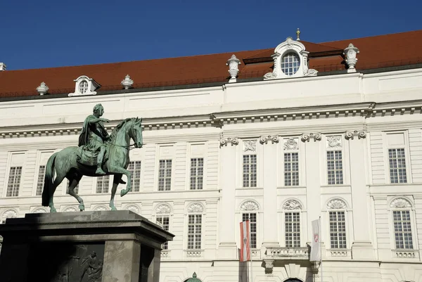 Конная Статуя Императора Иосифа Франца Антона Цаунера Площади Йозефсплац Хофбург — стоковое фото