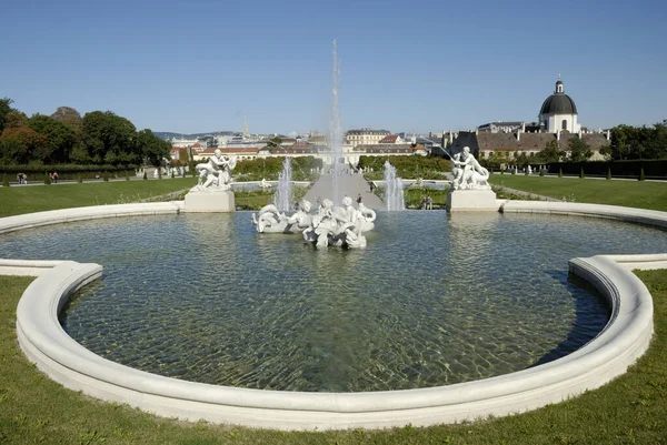 Fountain Belvederegarten Vienna — Stock Photo, Image