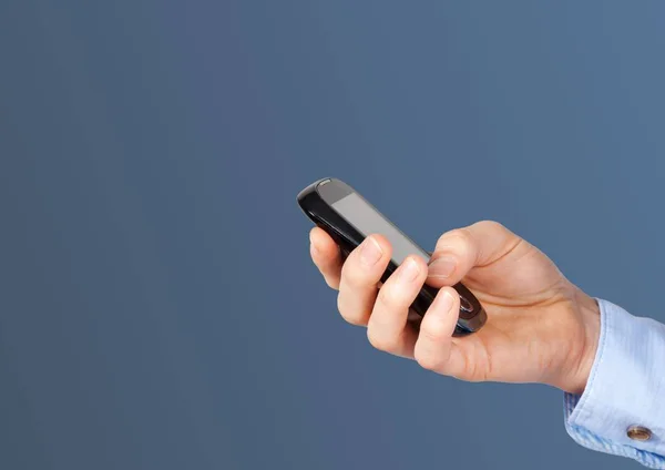 Una Mano Negocios Tiene Teléfono Inteligente Fondo Azul Oscuro — Foto de Stock