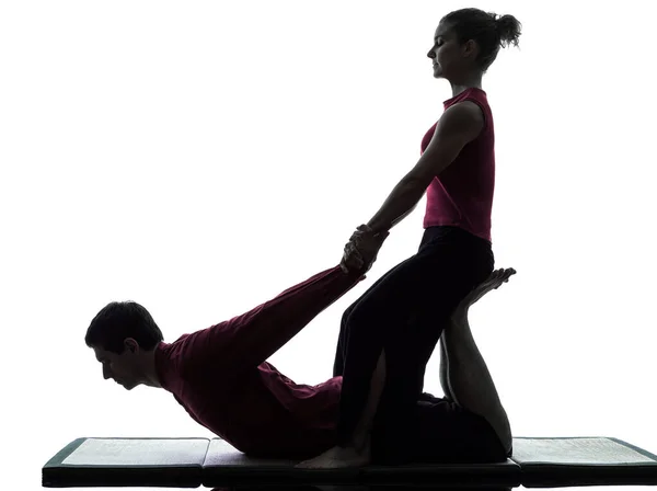 Ein Mann Und Eine Frau Bei Einer Thai Massage Silhouettenstudio — Stockfoto