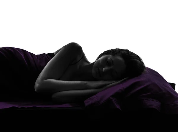 Satu Wanita Tempat Tidur Tidur Tidur Berbaring Belakang Studio Siluet — Stok Foto