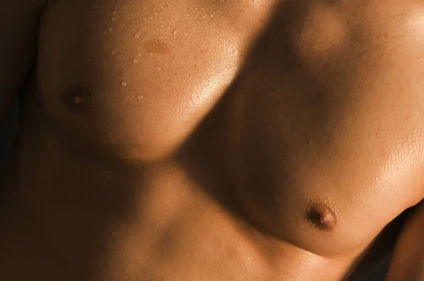 Bröstmusklerna Sned Ung Kroppsbyggare Mot Svart Bakgrund — Stockfoto