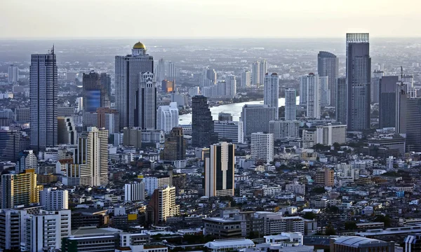Modern Skyskrapa Stadens Gator Kvällen Bangkok Thailand — Stockfoto