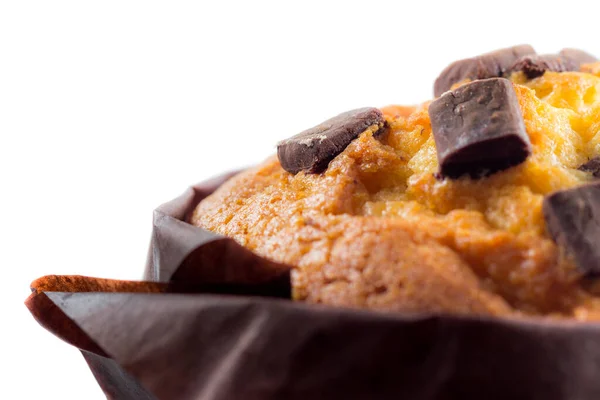 Delicioso Muffin Com Chocolate Topo Frente Fundo Branco — Fotografia de Stock