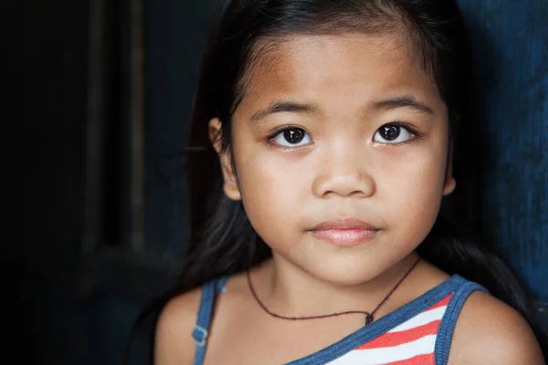 Retrato Infantil Asiático Niña Filipinas Contra Pared Luz Natural —  Fotos de Stock