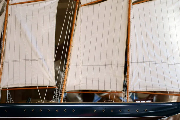 Das Modell Eines Segelschiffes Mit Drei Masten — Stock Photo, Image