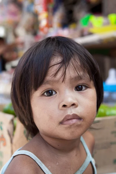 Niño Asiático Zona Empobrecida Retrato Natural Mercado Local Filipinas — Foto de Stock