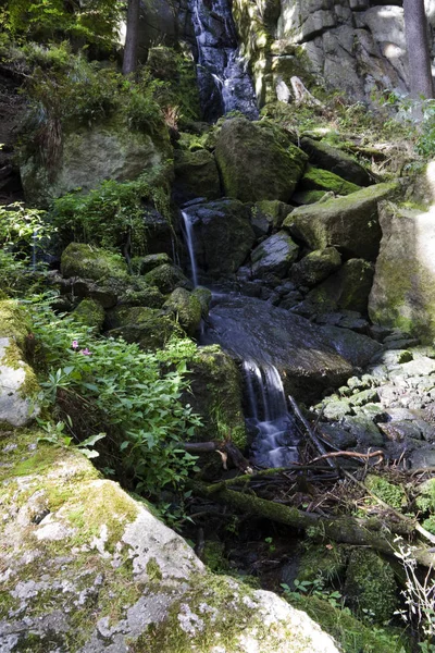 Bella Cascata Sullo Sfondo Della Natura — Foto Stock