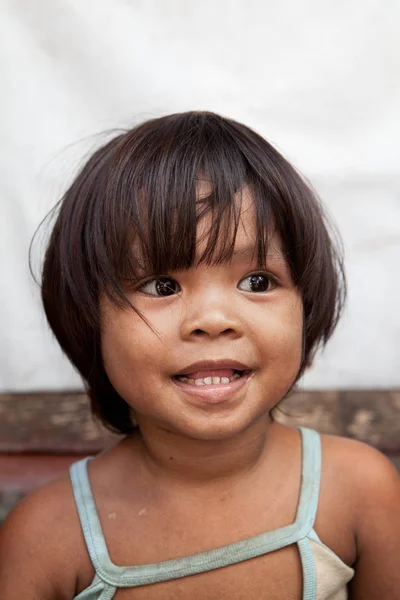 Retrato Uma Menina Asiática Adorável Área Empobrecida Nas Filipinas — Fotografia de Stock