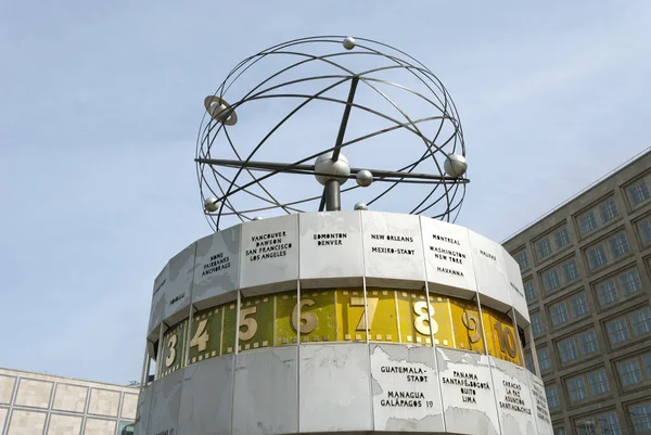 ベルリンのアレクサンダー広場に Weltzeituhr 世界時間時計 — ストック写真