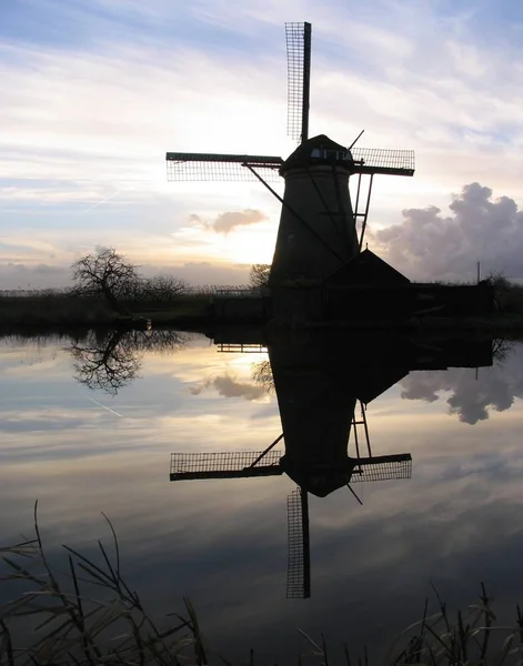 Holenderski Wiatrak Kinderdijk Holandia — Zdjęcie stockowe