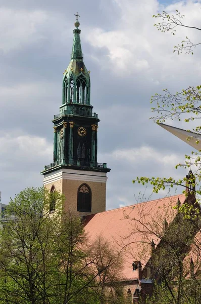 Wieża Kościoła Marii Berlińskiej Aleksanderplatz — Zdjęcie stockowe