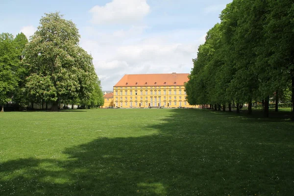 Spring Castle Garden — Stock Photo, Image