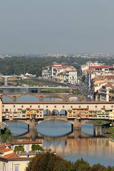 ポンテ ヴェッキオ フィレンツェ トスカーナ イタリア ミケランジェロ広場からの眺め — ストック写真