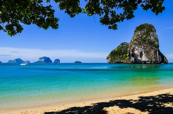 クラビ プラナン湾の島の砂の太陽のビーチの風景 — ストック写真