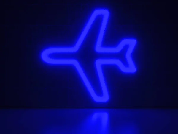 Betondan Bir Duvarda Mavi Neon Bir Uçak Şeklinde Tabela — Stok fotoğraf
