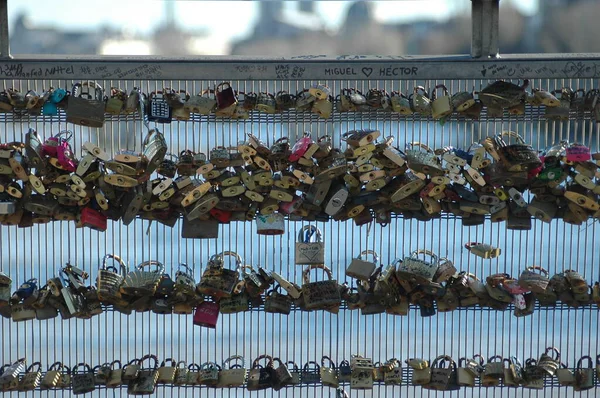 Κάστρο Γέφυρα Αγάπη Pont Neuf Κάστρα Αγάπη Εραστές Παρίσι — Φωτογραφία Αρχείου